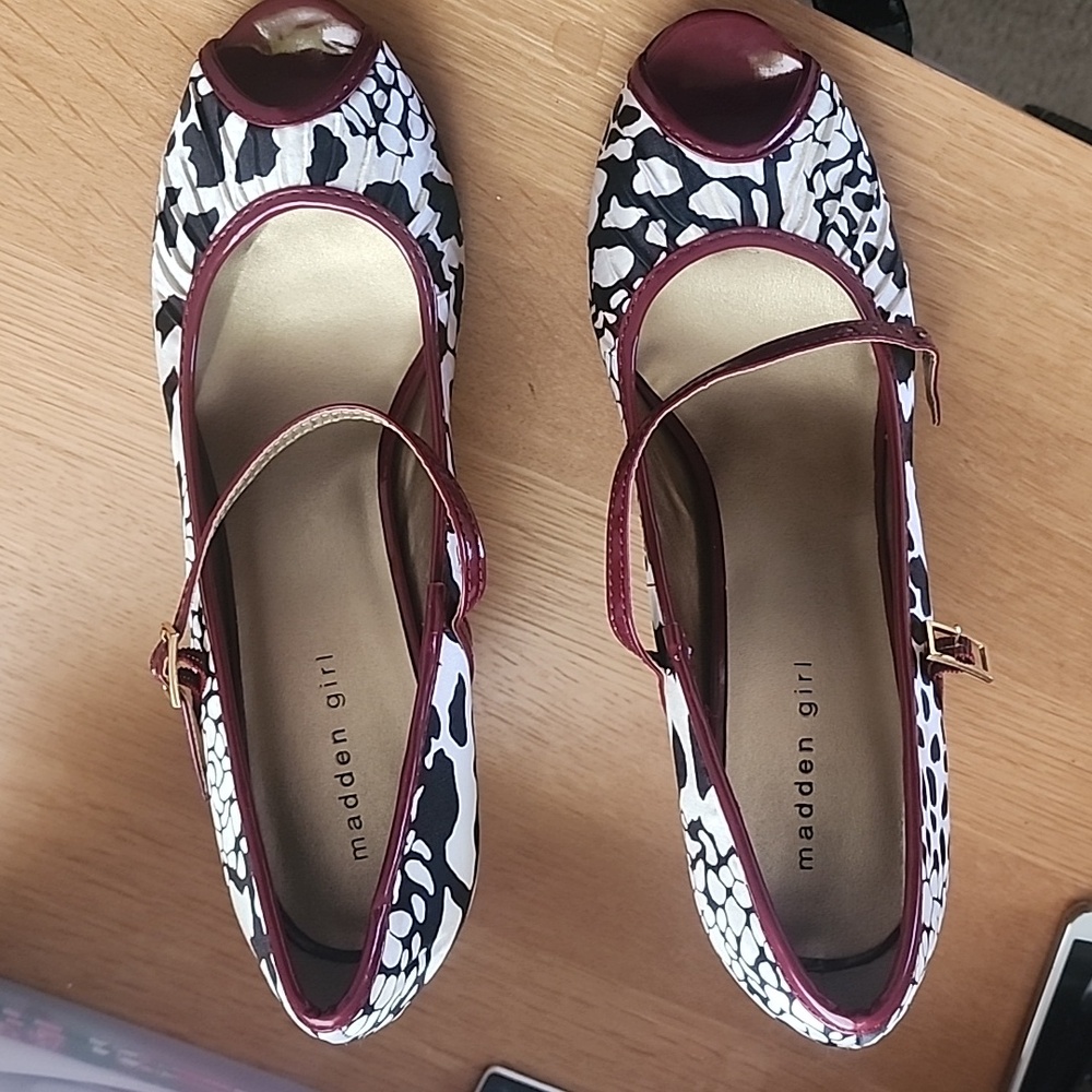 Gently worn Madden Girl peep toe Heels Size 10 in excellent condition